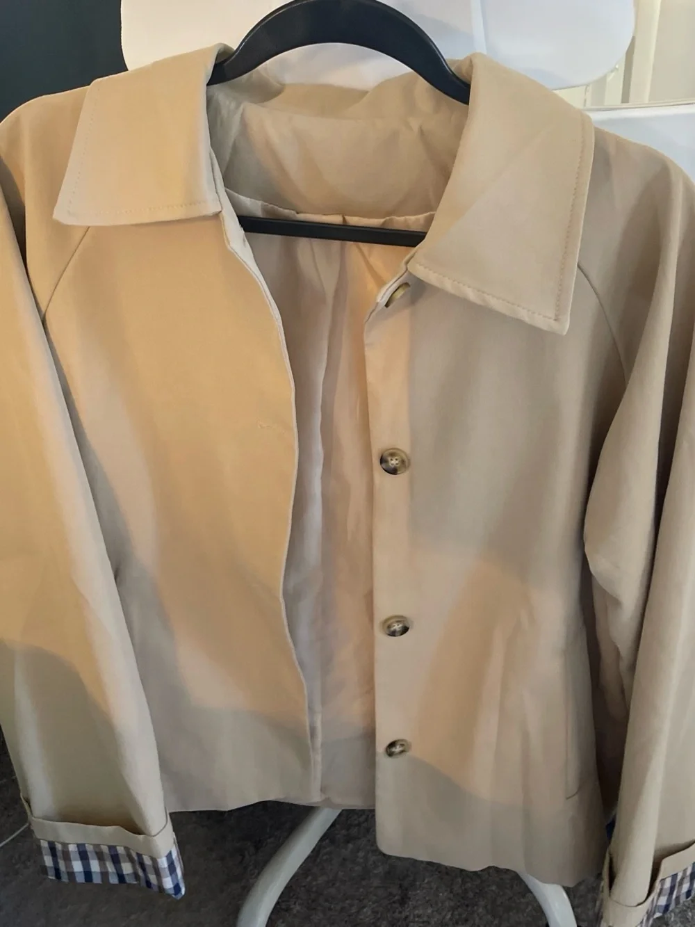Bobby CROPPED BEIGE TRENCH in Light Beige NEW - Picture 2 of 3